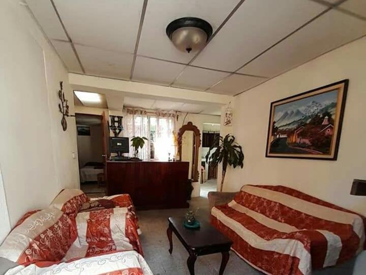 Huellas Hostal アンティグア・グアテマラ エクステリア 写真